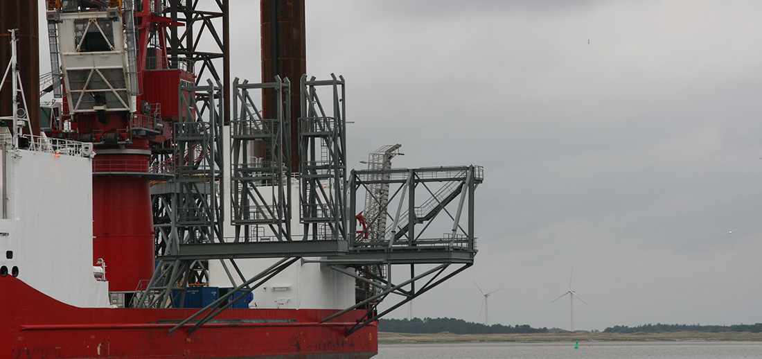 Blade rack and outrigger on Windserver, identified in the adjacent portfolio caption; date and roles remain qualified.